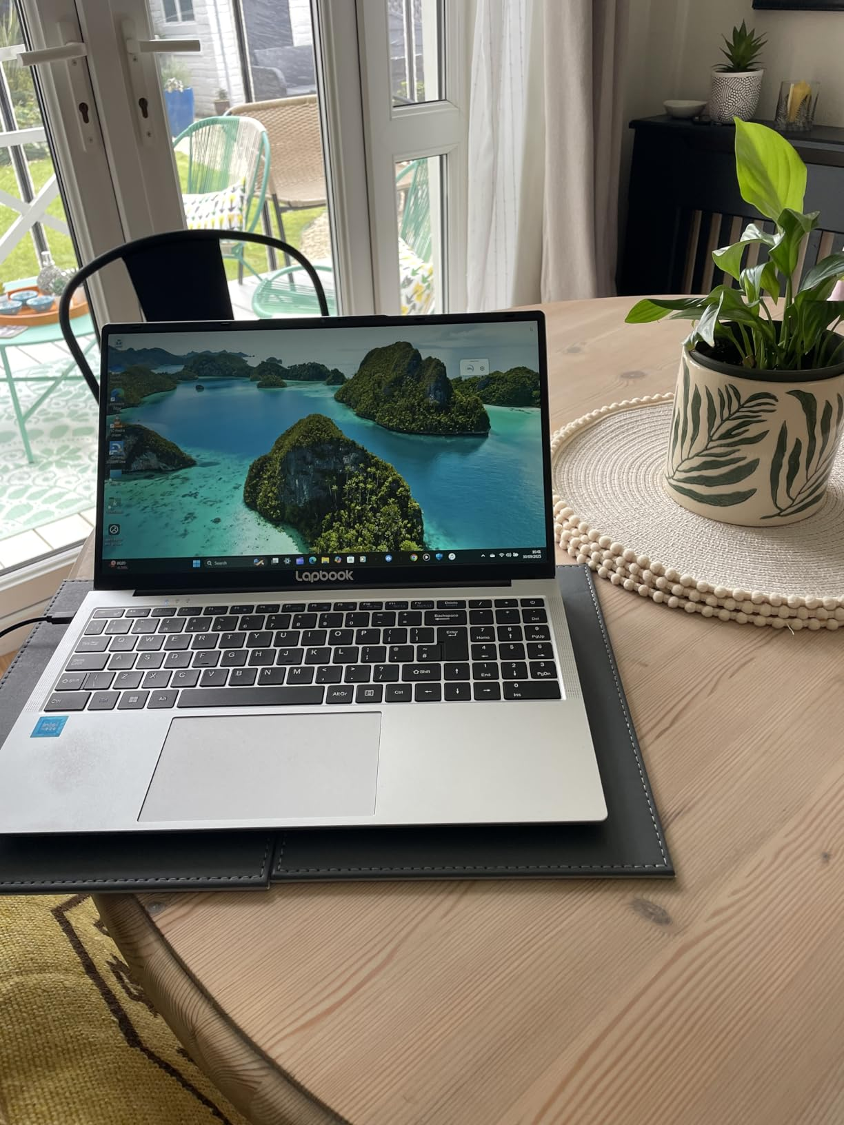 Easy set up and to use, fast and responsive, great value for this slim laptop